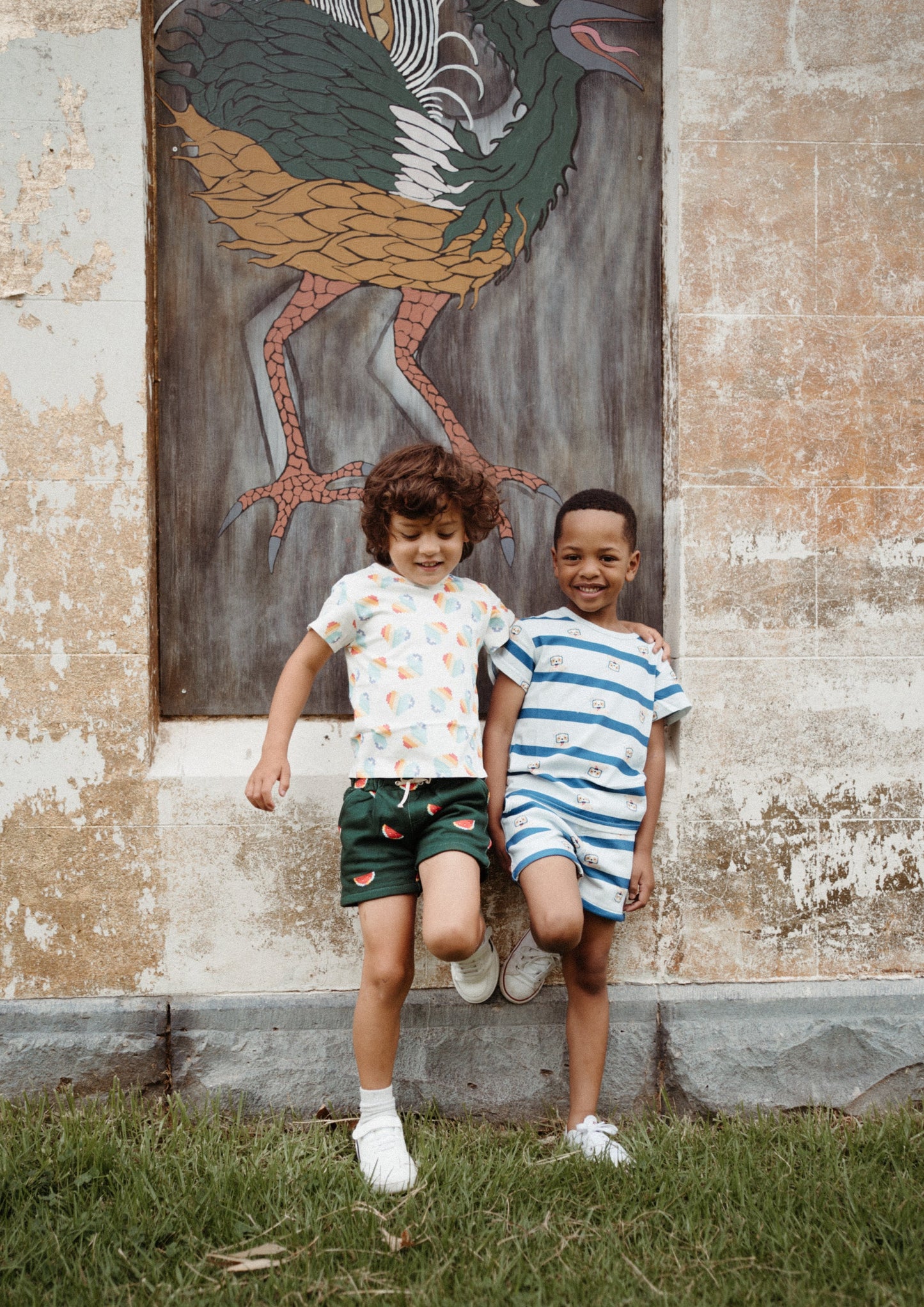 iMiN Kids Unisex Short Sleeve Organic Cotton T-shirt Rainbow Heart