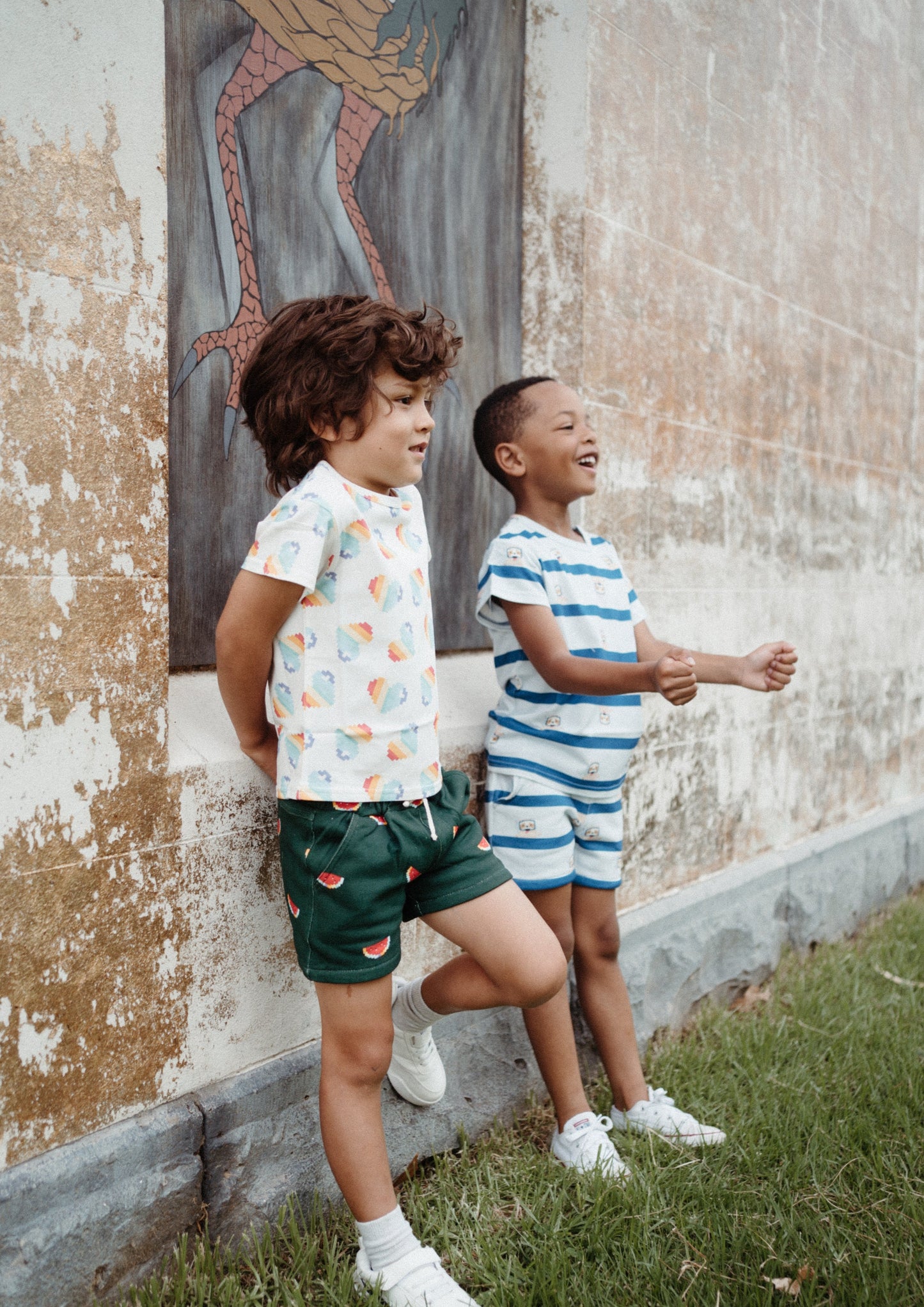 iMiN Kids Unisex Short Sleeve Organic Cotton T-shirt Rainbow Heart