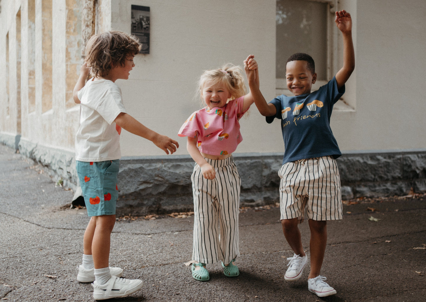 iMiN Kids T-shirt Navy Blue Little Cupcake Trio Friends