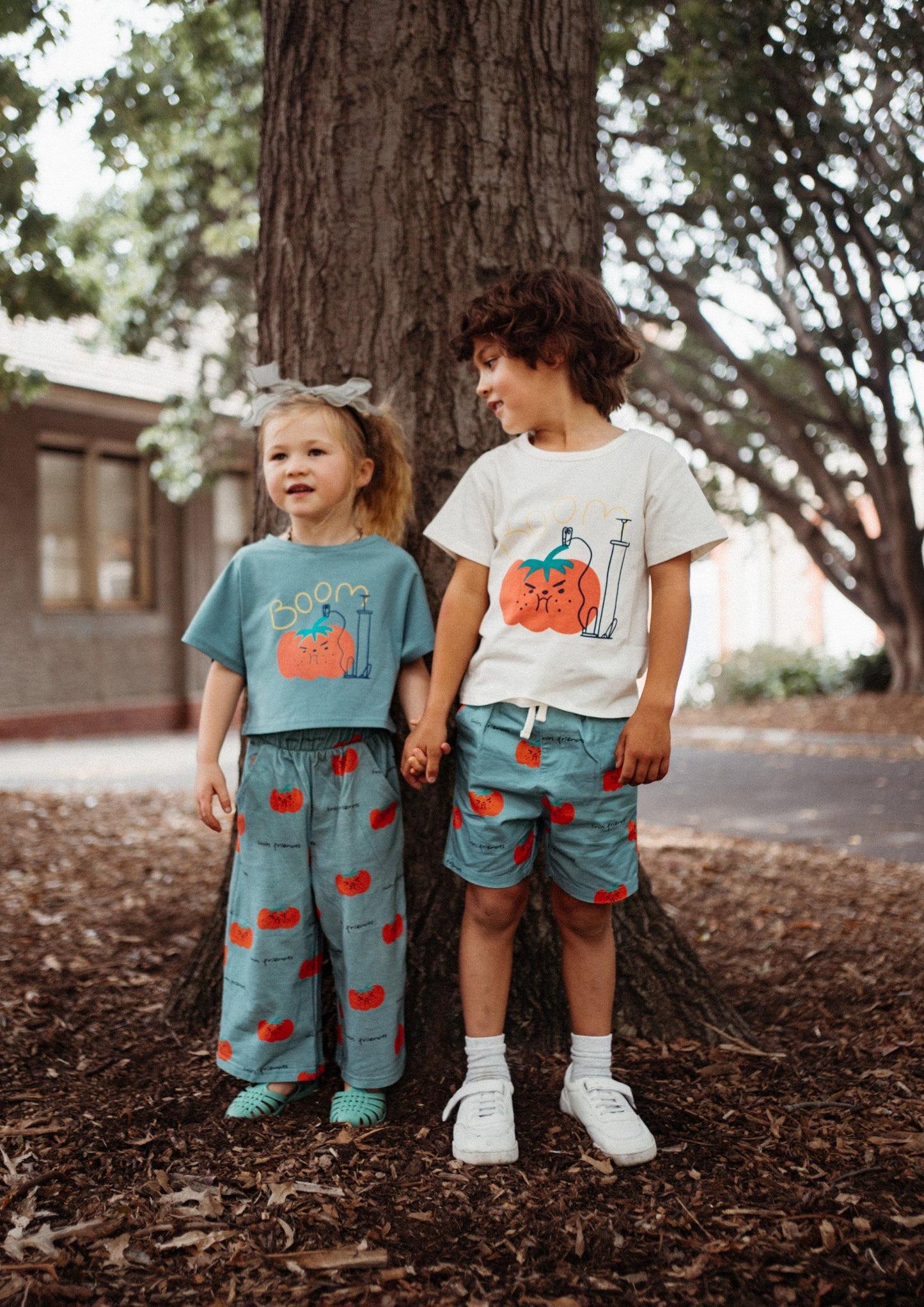 iMiN Friends Kids Cotton T-shirt Beige Boom Tomato
