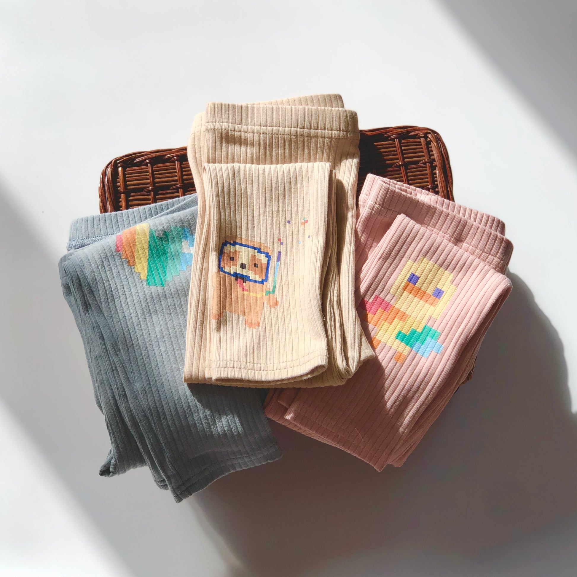 iMiN Kids Rainbow Pixel Ribbed Leggings